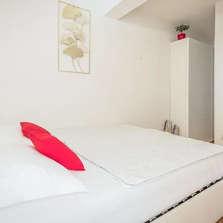 Three Rocks Beach Suite Jesenice  Exterior foto