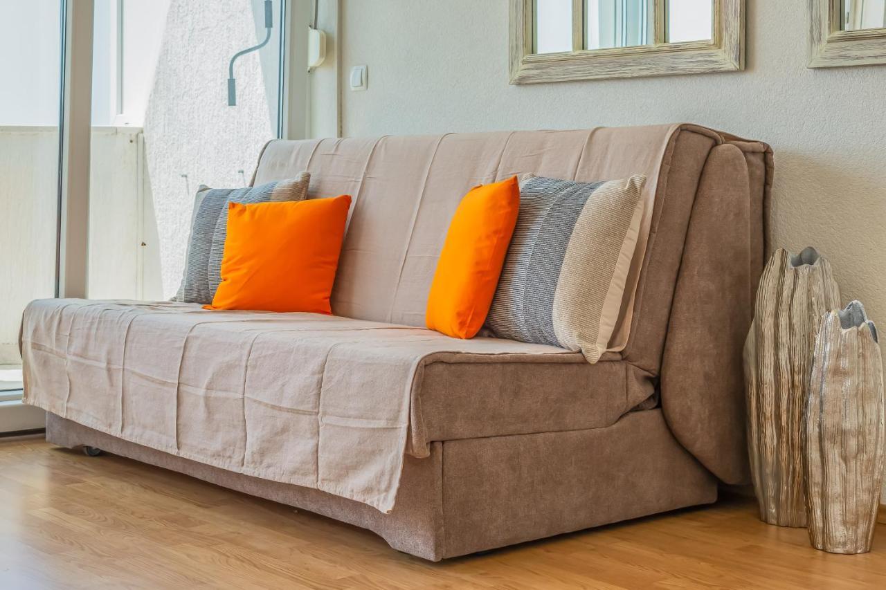 Apartment Three Rocks Jesenice (Split-Dalmatia)